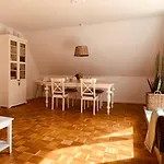 Mitten Im Dorf *